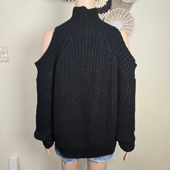 Lulu’s Womens sweater Large Medium Black Knit Cold Shoulder Turtleneck Slouchy - Picture 7 of 11